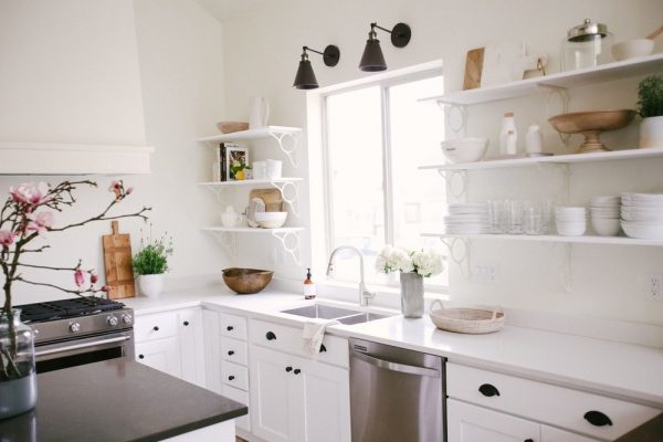 AllWhiteMinimalistKitchenStylingwithBlackHardwareOpenShelvingandNaturalWoodAccents